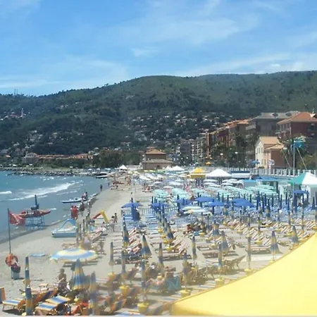 Andora, Indipendente, Ammessi Animali, Entrata E Giardino Dehor Privato, Luogo Rigenerante ,solarium,pace E Relax,parcheggio Privato Gratuito Laigueglia